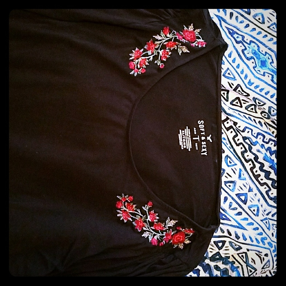 Long sleeve embroidered long sleeve tee